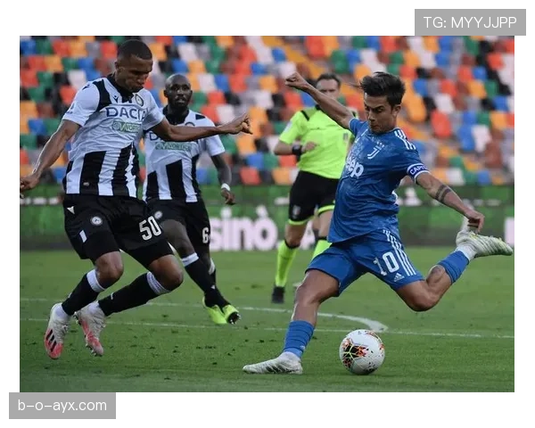 乌迪内斯防线表现稳健，成功化解对手进攻威胁引关注