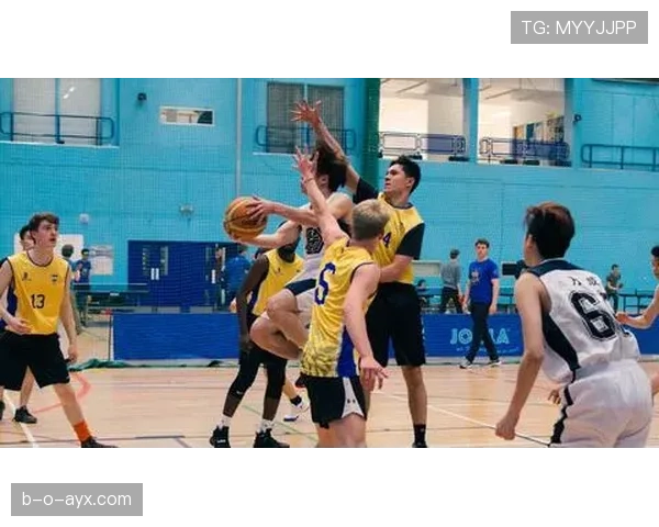 巴斯托尼后场指挥若定,稳固防线助力球队稳步迈向争冠之路 巴斯托尼后场指挥若定,稳固防线助力球队稳步迈向争冠之路