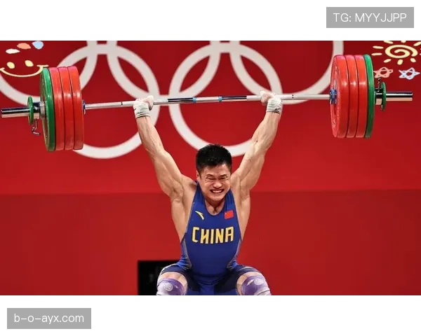 吕小军这把年纪还在练，每天五点起床啃鸡胸肉的样子真不像快四十的人