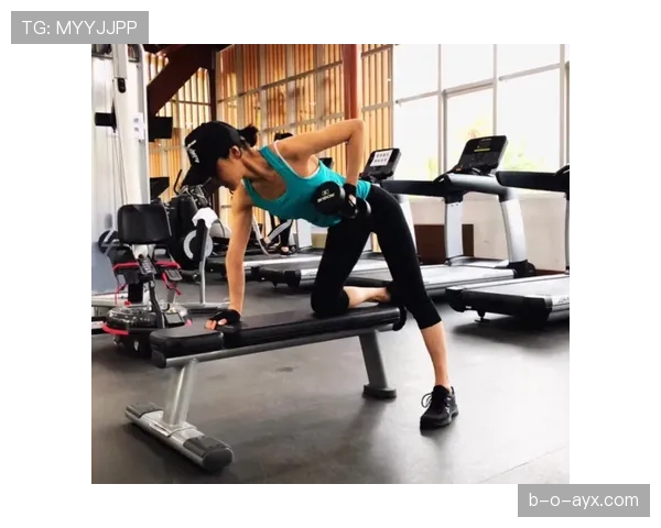 辛德胡这生活比赛场还紧张？朋友圈全是健身房打卡狂魔模样！